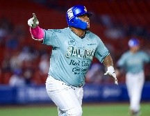 Willie Calhoun castigó un lanzamiento y desapareció la pelota del parque para sellar la remontada con un dramático jonrón de dos carreras. CORTESÍA/ CHARROS DE JALISCO.