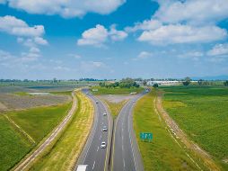 La ampliación de cuatro a seis carriles de la autopista Zapotlanejo-Lagos de Moreno tendrá una inversión estimada de 11 mil 500 millones de pesos y las obras iniciarán en los próximos seis meses. ESPECIAL
