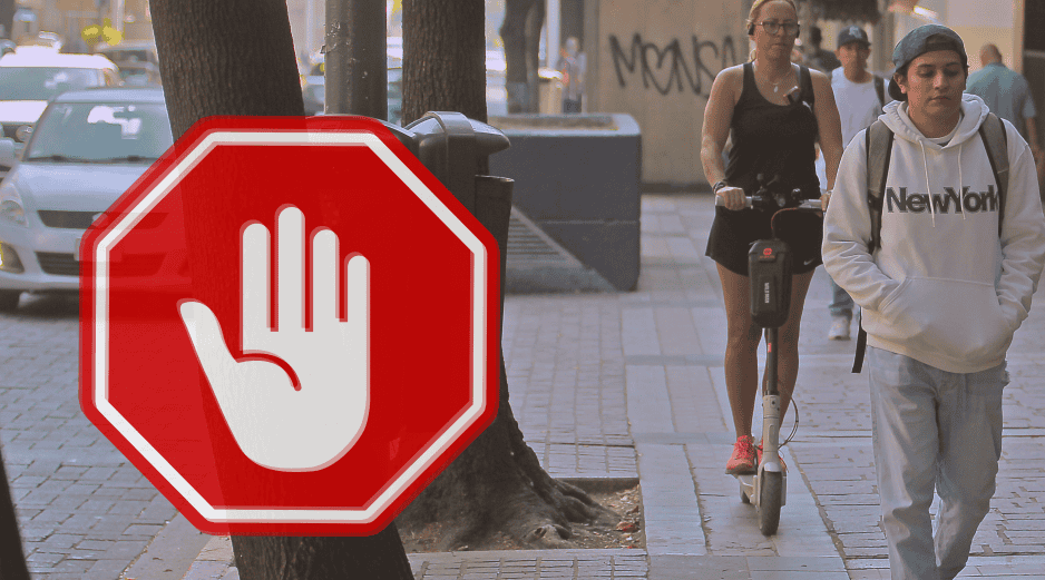 Sus conductores deberán usar casco, tendrán prohibido circular sobre las banquetas, ciclovías, por carriles confinados del transporte público o por carriles centrales de vías de acceso controlado. EL INFORMADOR/ARCHIVO