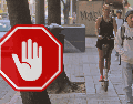 Sus conductores deberán usar casco, tendrán prohibido circular sobre las banquetas, ciclovías, por carriles confinados del transporte público o por carriles centrales de vías de acceso controlado. EL INFORMADOR/ARCHIVO
