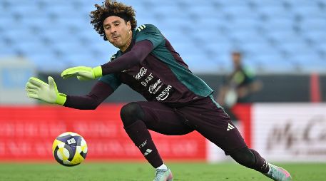 A sus 40 años, Guillermo Ochoa no solo busca defender la portería, sino inscribir su nombre en la eternidad del futbol mundial. IMAGO7