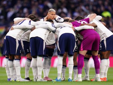 El conjunto londinense, que hace apenas unos años disputaba finales europeas y peleaba por puestos de Champions League, ahora se encuentra inmerso en una batalla por evitar el descenso. AFP.