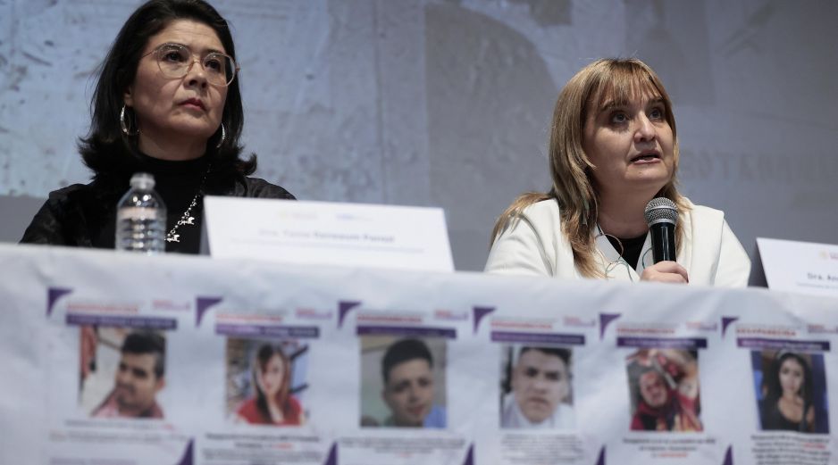La secretaria ejecutiva de la CIDH, Tania Reneaum (i), y la comisionada relatora para México de la CIDH, Andrea Viviana Pochak, participan en una rueda de prensa en la Ciudad de México. EFE/J. Méndez