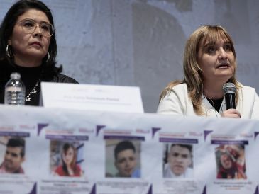 La secretaria ejecutiva de la CIDH, Tania Reneaum (i), y la comisionada relatora para México de la CIDH, Andrea Viviana Pochak, participan en una rueda de prensa en la Ciudad de México. EFE/J. Méndez
