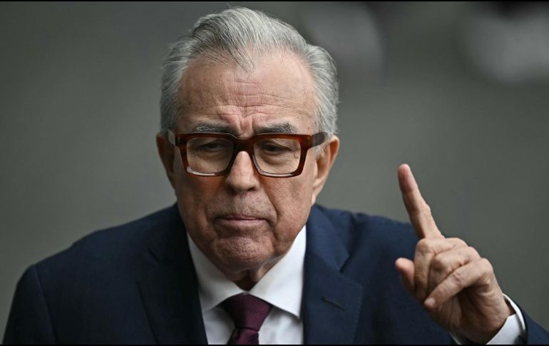 Loret de Mola comparó la situación del estado de Sinaloa con la crisis vivida en Venezuela, al analizar la salida temporal de Rubén Rocha Moya (foto) de la gubernatura en medio del conflicto de seguridad que afecta al estado. AFP / ARCHIVO