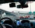 El sistema entiende exactamente en qué carril se encuentra el conductor y le aconseja de forma predictiva y precisa el momento idóneo para maniobrar o tomar una salida. Unsplash