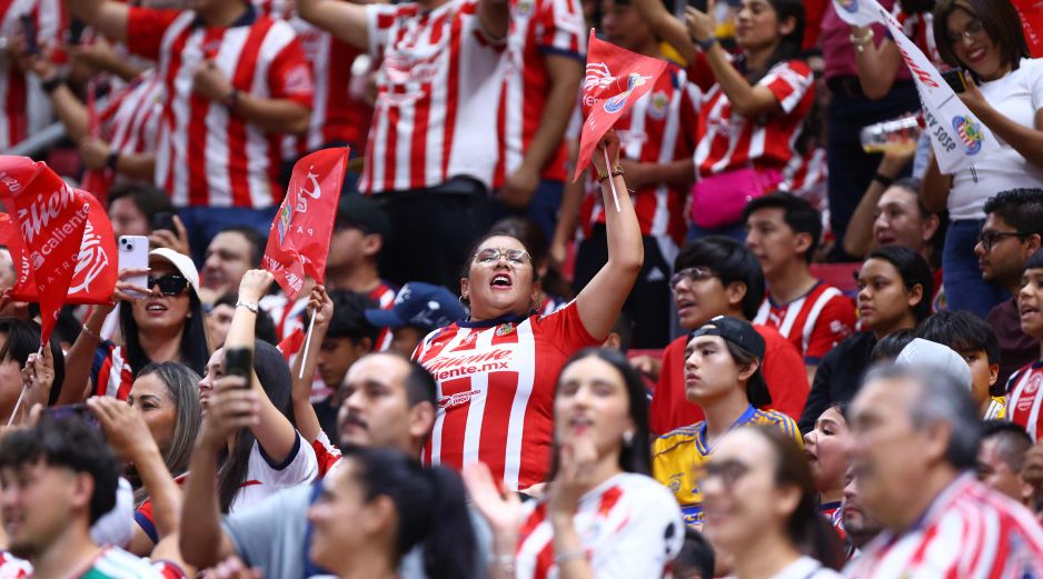 El panorama para Chivas de cara al duelo contra Cruz Azul fue distinto y sin margen de maniobra para negociar con la FIFA la permanencia en el AKRON. Imago7 / ARCHIVO