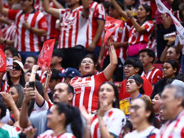 El panorama para Chivas de cara al duelo contra Cruz Azul fue distinto y sin margen de maniobra para negociar con la FIFA la permanencia en el AKRON. Imago7 / ARCHIVO
