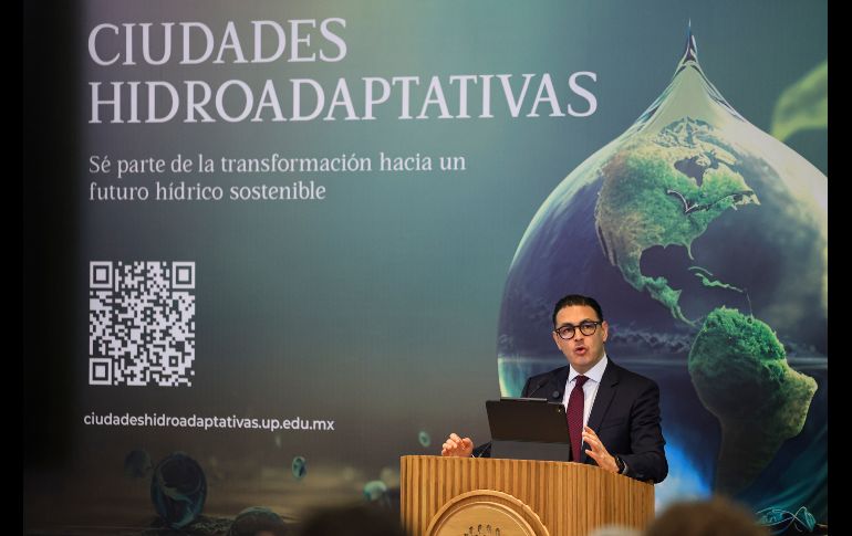 Aspectos del Panel Centro de Ciudades Hidroadaptativas: Dr. Abraham Mendoza Andrade, Rector de la Universidad Panamericana Jose Guadalupe Acosta Corona INF-Solo para su publicacion en los medios establecidos por El Informador
