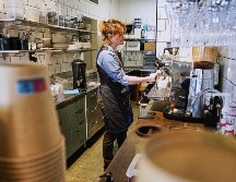 El Andon Café de Estocolmo ya tiene una nueva mandamás virtual... pero no a todos les agrada eso. AP/J. Brooks