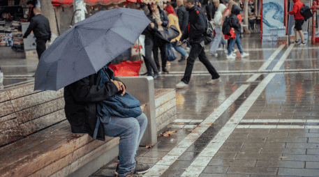 Las gotas de agua producen ruido al golpear el suelo generando un efecto conocido como 