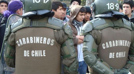 Los Carabineros de Chile intervinieron para calmar los ánimos y detener a los responsables. EL INFORMADOR/ARCHIVO