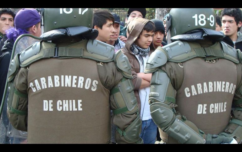 Los Carabineros de Chile intervinieron para calmar los ánimos y detener a los responsables. EL INFORMADOR/ARCHIVO