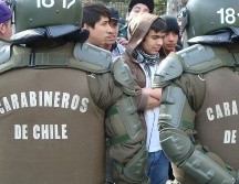 Los Carabineros de Chile intervinieron para calmar los ánimos y detener a los responsables. EL INFORMADOR/ARCHIVO