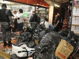 El mercado de San Juan de Dios en Jalisco es uno de los lugares con mayor presencia de mercancía pirata a pesar de los constantes opeativos, confirmó el IMPI. EL INFORMADOR/ARCHIVO