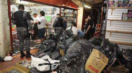 El mercado de San Juan de Dios en Jalisco es uno de los lugares con mayor presencia de mercancía pirata a pesar de los constantes opeativos, confirmó el IMPI. EL INFORMADOR/ARCHIVO