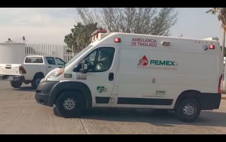Debido a que requieren atención médica especializada, dos de los trabajadores de Petróleos Mexicanos (PEMEX), lesionados anoche en el incendio de la refinería de Salina Cruz, fueron trasladados esta tarde a la Ciudad de México. ESPECIAL