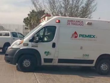 Debido a que requieren atención médica especializada, dos de los trabajadores de Petróleos Mexicanos (PEMEX), lesionados anoche en el incendio de la refinería de Salina Cruz, fueron trasladados esta tarde a la Ciudad de México. ESPECIAL