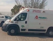 Debido a que requieren atención médica especializada, dos de los trabajadores de Petróleos Mexicanos (PEMEX), lesionados anoche en el incendio de la refinería de Salina Cruz, fueron trasladados esta tarde a la Ciudad de México. ESPECIAL