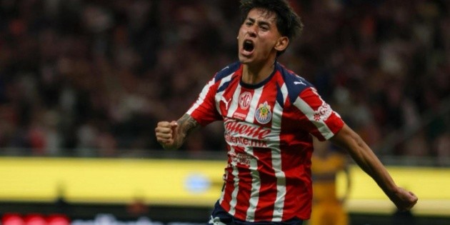 Alonso ‘Negrito’ Sandoval, the former soccer player father of Santiago Sandoval, the jewel of Chivas