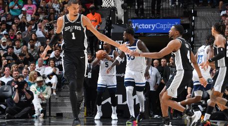 San Antonio dominó en casa y quedó a un triunfo de las Finales del Oeste. AFP/ M. GONZALES.