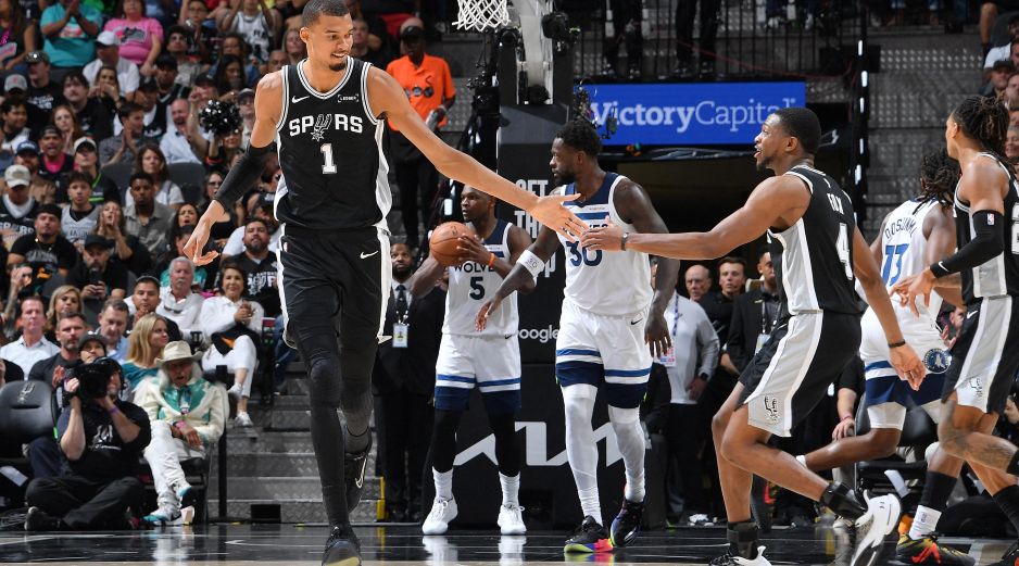 San Antonio dominó en casa y quedó a un triunfo de las Finales del Oeste. AFP/ M. GONZALES.