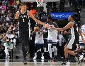 San Antonio dominó en casa y quedó a un triunfo de las Finales del Oeste. AFP/ M. GONZALES.