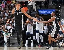 San Antonio dominó en casa y quedó a un triunfo de las Finales del Oeste. AFP/ M. GONZALES.