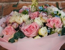 Los ramos de flores siempre serán una opción adecuada para regalar. ESPECIAL/PEXELS