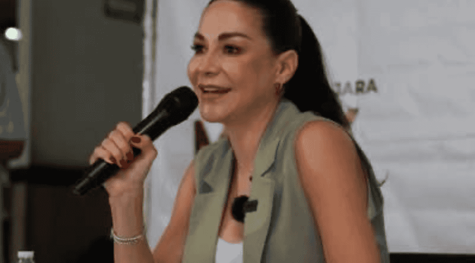 Respecto a la controversia por bardas con propaganda de Morena, Mery Pozos afirmó que las pintas relacionadas con su casa de enlace “no son ilegales ni inmorales”. CORTESÍA