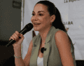 Respecto a la controversia por bardas con propaganda de Morena, Mery Pozos afirmó que las pintas relacionadas con su casa de enlace “no son ilegales ni inmorales”. CORTESÍA
