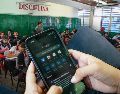 Conoce la historia de Sandra Ramírez, quien integra los celulares a sus clases. EL INFORMADOR / ARCHIVO