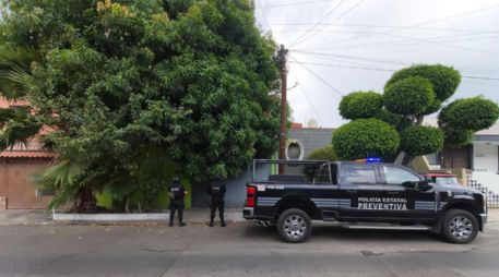 Policías ingresaron al domicilio luego de que un familiar autorizara el acceso tras conocer la situación reportada. CORTESÍA/SECRETARÍA DE SEGURIDAD PÚBLICA