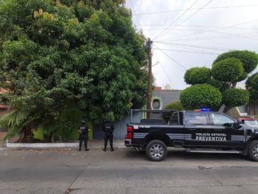 Policías ingresaron al domicilio luego de que un familiar autorizara el acceso tras conocer la situación reportada. CORTESÍA/SECRETARÍA DE SEGURIDAD PÚBLICA