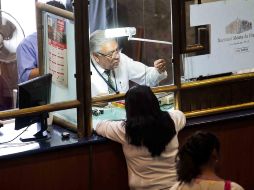Miles de familias y trabajadores enfrentan incertidumbre económica ante la prolongación indefinida de la huelga en Nacional Monte de Piedad. SUN/ARCHIVO