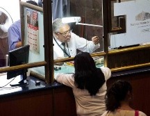 Miles de familias y trabajadores enfrentan incertidumbre económica ante la prolongación indefinida de la huelga en Nacional Monte de Piedad. SUN/ARCHIVO