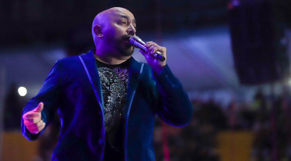 Aunque el robo de sus botas lo tomó por sorpresa, Lupillo Rivera continuó con el concierto entre risas. EL INFORMADOR/ARCHIVO