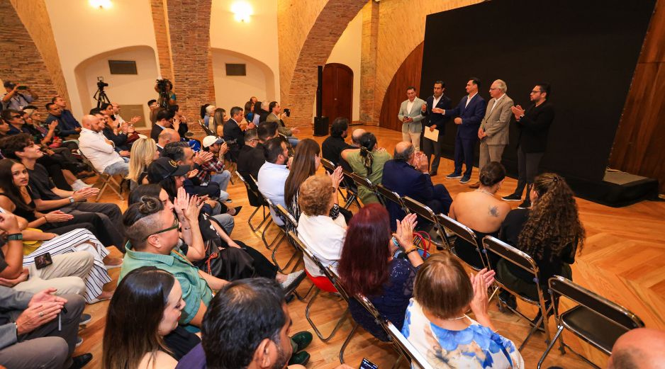 Las luces del Teatro Degollado iluminaron la noche de este martes una alfombra roja distinta a las habituales del cine o la televisión. EL INFORMADOR / J. Acosta