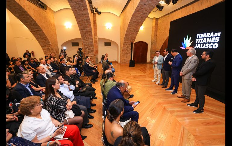Las luces del Teatro Degollado iluminaron la noche de este martes una alfombra roja distinta a las habituales del cine o la televisión. EL INFORMADOR / J. Acosta