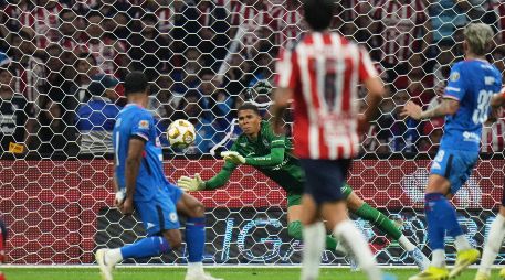 Mier fue exigido desde los primeros minutos por la intensidad que mostró Chivas. AP/E. Verdugo