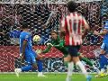 Mier fue exigido desde los primeros minutos por la intensidad que mostró Chivas. AP/E. Verdugo
