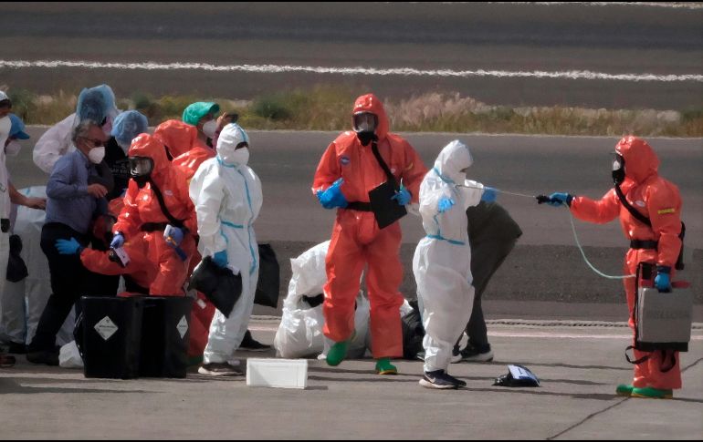 El crucero se dirige actualmente al puerto de Róterdam, en Países Bajos y el más grande de Europa, con una tripulación de 25 personas, además de un médico y una enfermera de la OMS. AP/A. Rodríguez