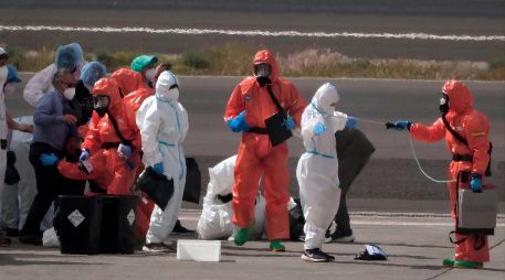El crucero se dirige actualmente al puerto de Róterdam, en Países Bajos y el más grande de Europa, con una tripulación de 25 personas, además de un médico y una enfermera de la OMS. AP/A. Rodríguez