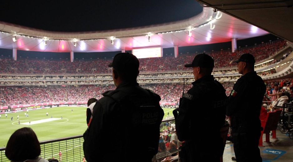 Autoridades recomiendan a la afición llegar al menos tres horas antes al Estadio Jalisco, así como evitar llevar objetos punzocortantes y pirotecnia. ESPECIAL / Comisaría de Guadalajara
