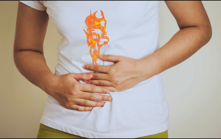 La Enfermedad por Reflujo Gastroesofágico (ERGE) se ha convertido en una verdadera epidemia silenciosa que afecta a millones de adultos, deteriorando gravemente su calidad de vida diaria. ESPECIAL / CANVA