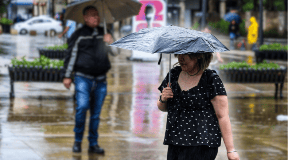Autoridades recomiendan a la población mantenerse informada a través de canales oficiales por posibles emergencias derivadas de las lluvias. EL INFORMADOR/ARCHIVO