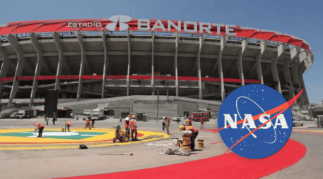 Mientras se prepara para recibir nuevamente la atención mundial en 2026, el recinto también enfrenta uno de sus desafíos más complejos: adaptarse a una ciudad cuyo suelo continúa transformándose lentamente bajo sus cimientos. EFE/M. Guzmán ESPECIAL/NASA