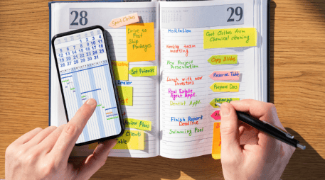 En el fondo, usar un calendario de papel revela una personalidad organizada, reflexiva y orientada a mantener un equilibrio interno que la tecnología actual aún no puede igualar ni reemplazar. CANVA