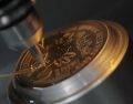 Banxico lanza una deslumbrante moneda de 25 pesos con oro puro para celebrar la Copa Mundial de la FIFA 2026. ESPECIAL/BANXICO