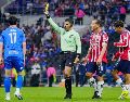 Este miércoles se jugó la semifinal de Ida del Clausura 2025 de la Liga MX entre Cruz Azul y Chivas, partido que terminó con marcador de 2-2 y que se vio envuelto en la polémica arbitral. IMAGO7